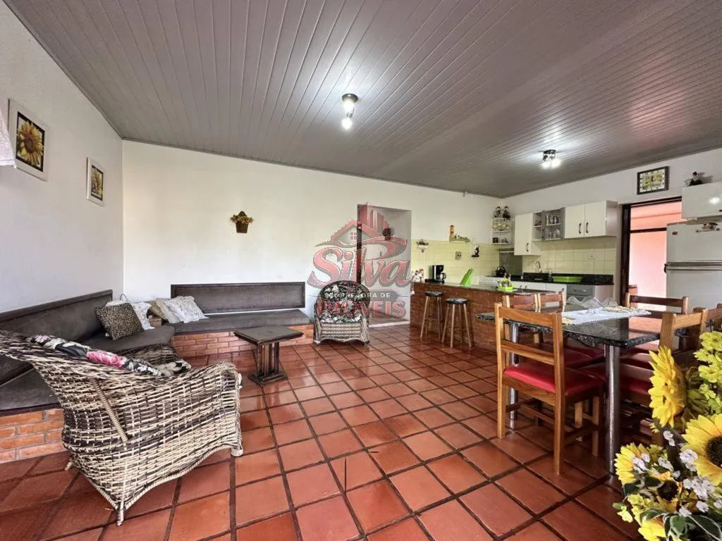 Imagem 1135 |Casa com 3 Dormitórios no Centro a 300m do Mar
