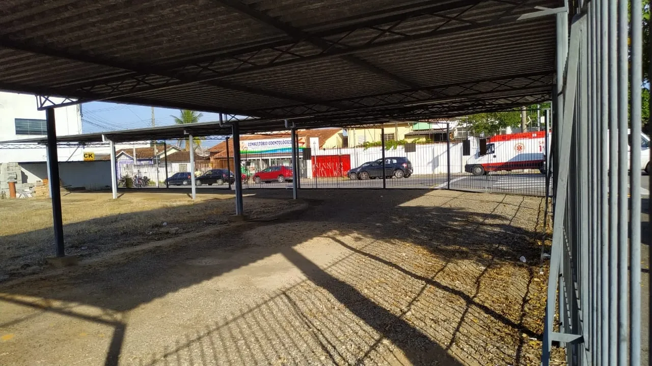 Imagem Terreno de Esquina em Avenida Movimentada com 700m², Ideal para Loja de Carros ou Estacionamento, Próximo ao Supermercado Rosalina