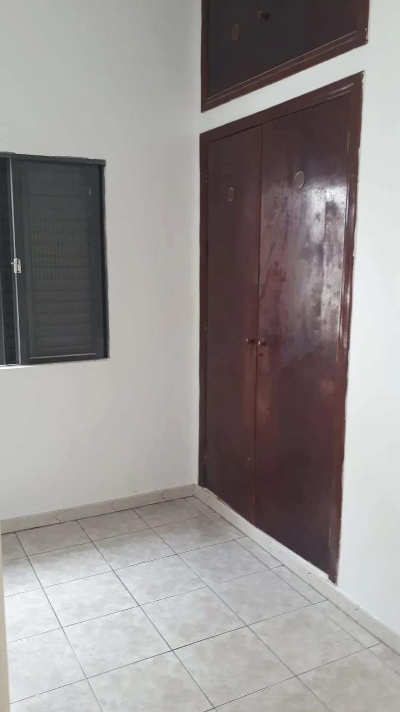 Imagem Casa Comercial no Centro com 2 Dormitórios, Edícula, Acessibilidade, Vaga de Garagem e Ideal para Consultório