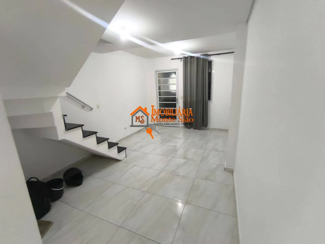 Imagem Sobrado com 2 dormitórios para alugar, 54 m² por R$ 2.614,00/mês - Água Chata - Guarulhos/SP