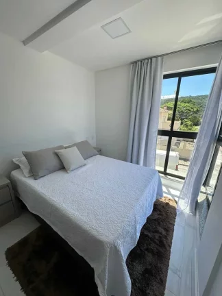 Imagem Apartamento mobiliado com 2 dormitórios sendo 1 suíte e 2 vagas de garagem – Bombinhas/SC