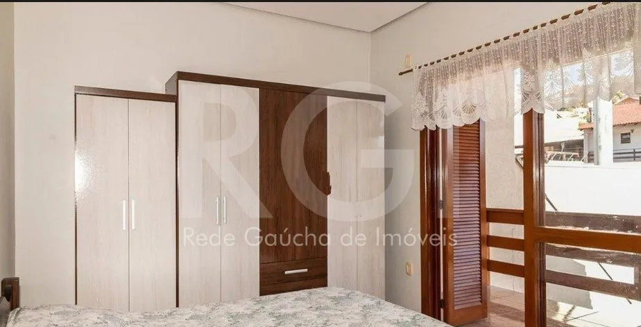Imagem Casa para Venda - 287m², 4 dormitórios, sendo 1 suites, 4 vagas - Partenon