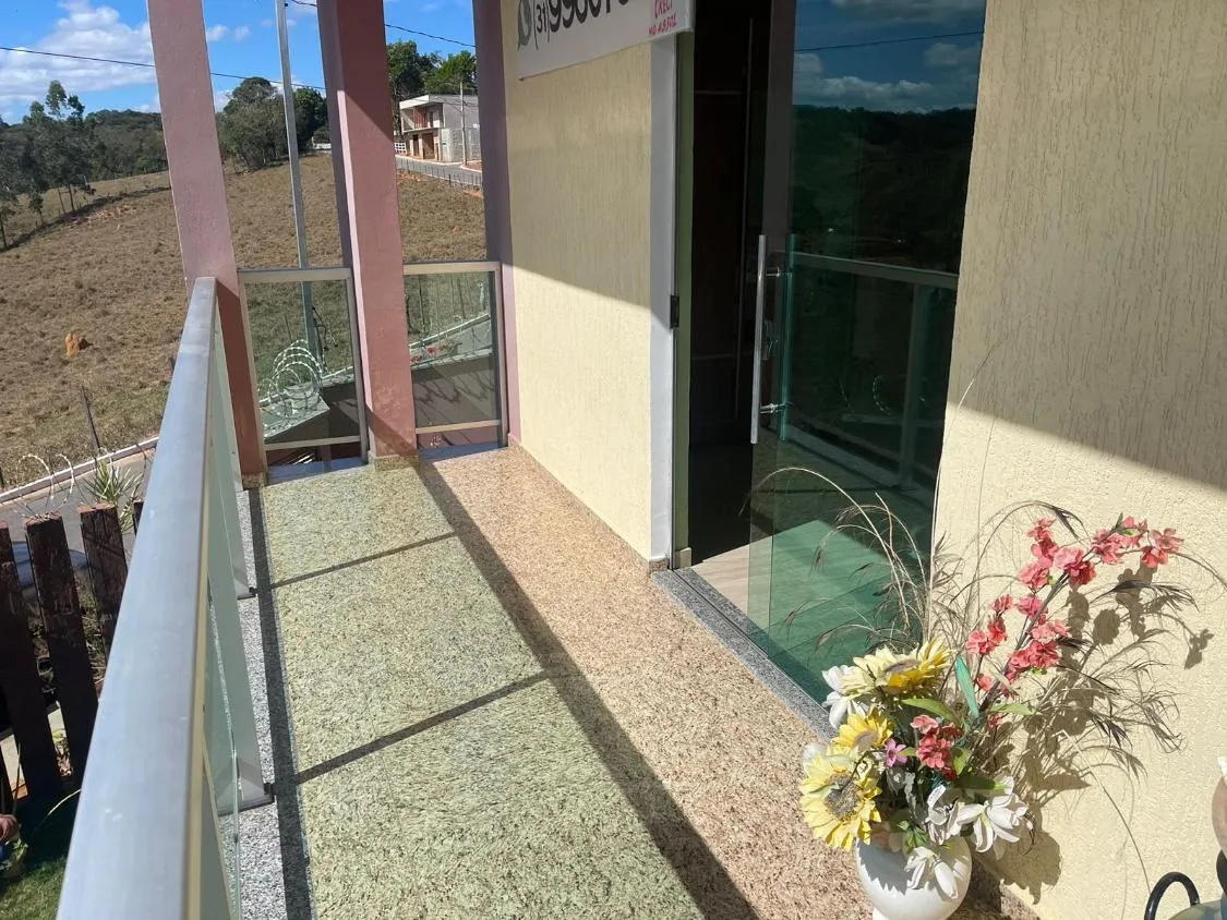 Imagem Vendo uma excelente casa em Crucilância/MG ( Valor 500.000,00 )
