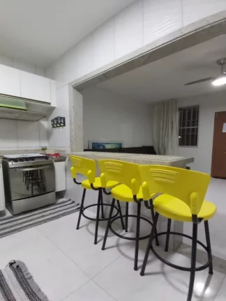 Imagem Belíssima casa linear em condomínio fechado toda reformada composta de 3 quartos sendo uma suíte varanda espaço gourmet com churrasqueira.