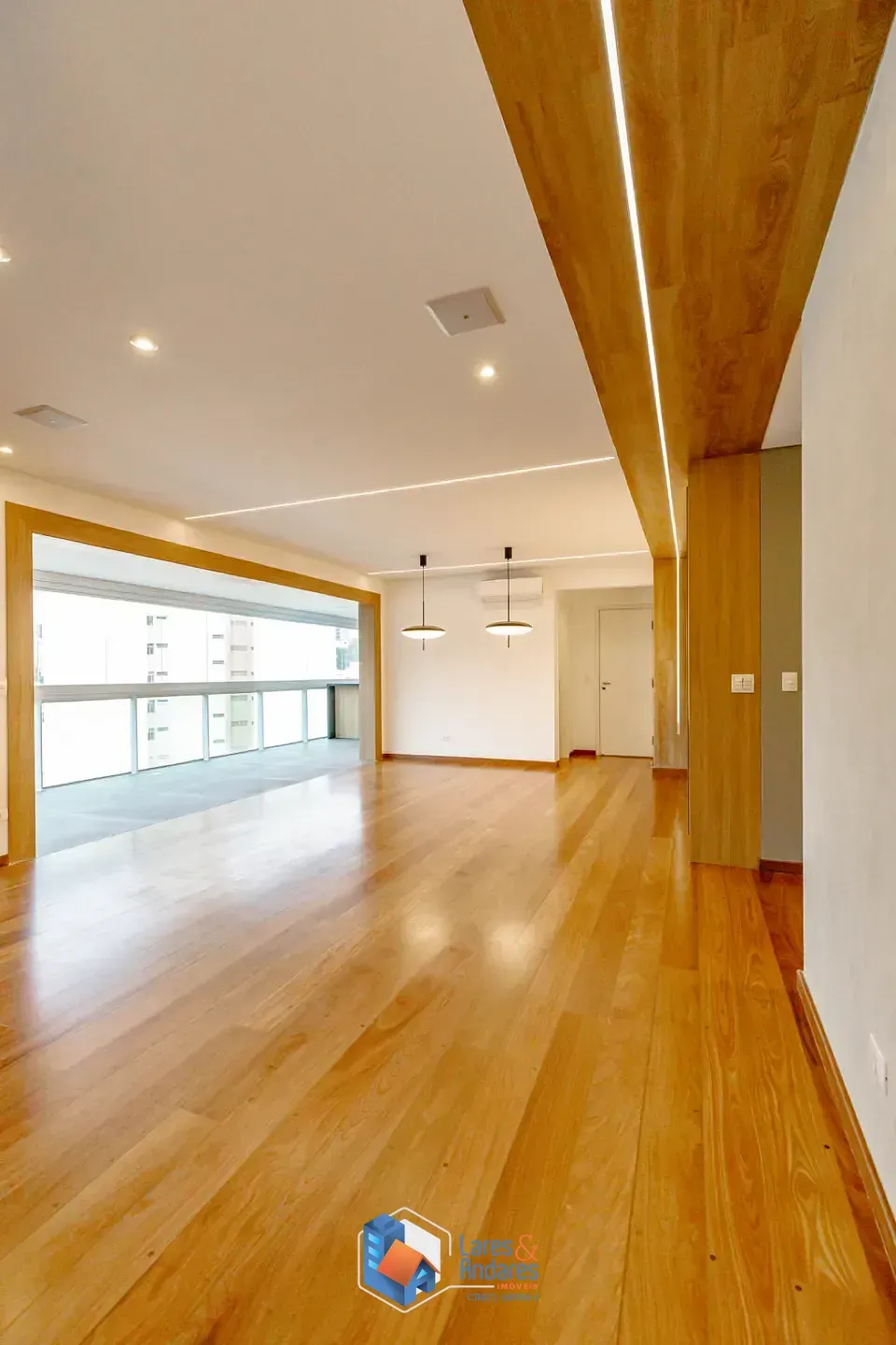 Foto do imóvel Apartamento para venda em Aclimação com 3 quartos, sendo 2 suítes, 234m² em Rua Maracaí