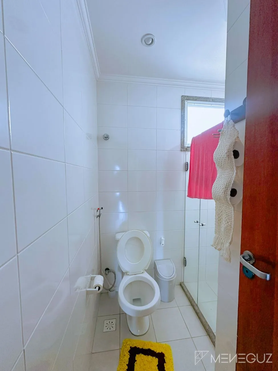 Imagem Apartamento Mobiliado na Praia do Morro - 3 Quartos em Prédio Frente Mar!