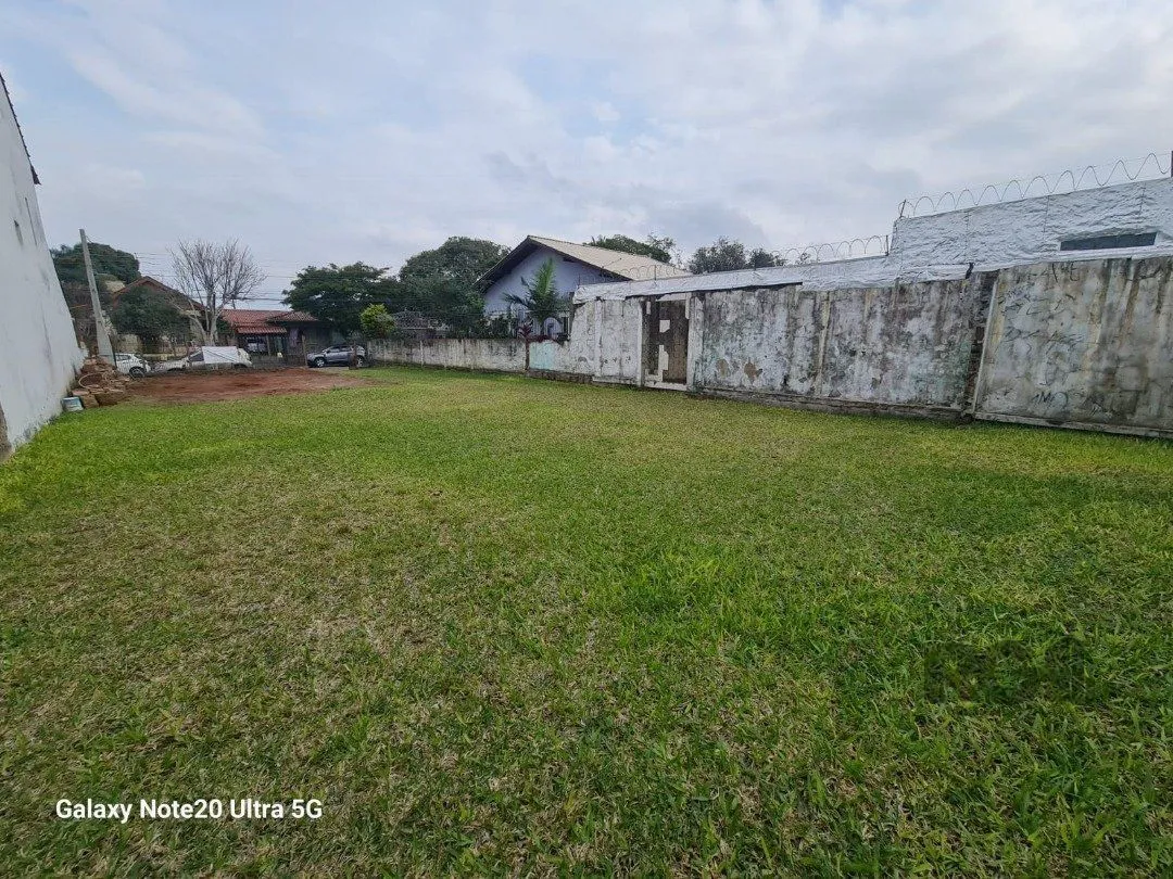 Imagem terreno plano com 330 m2 área total