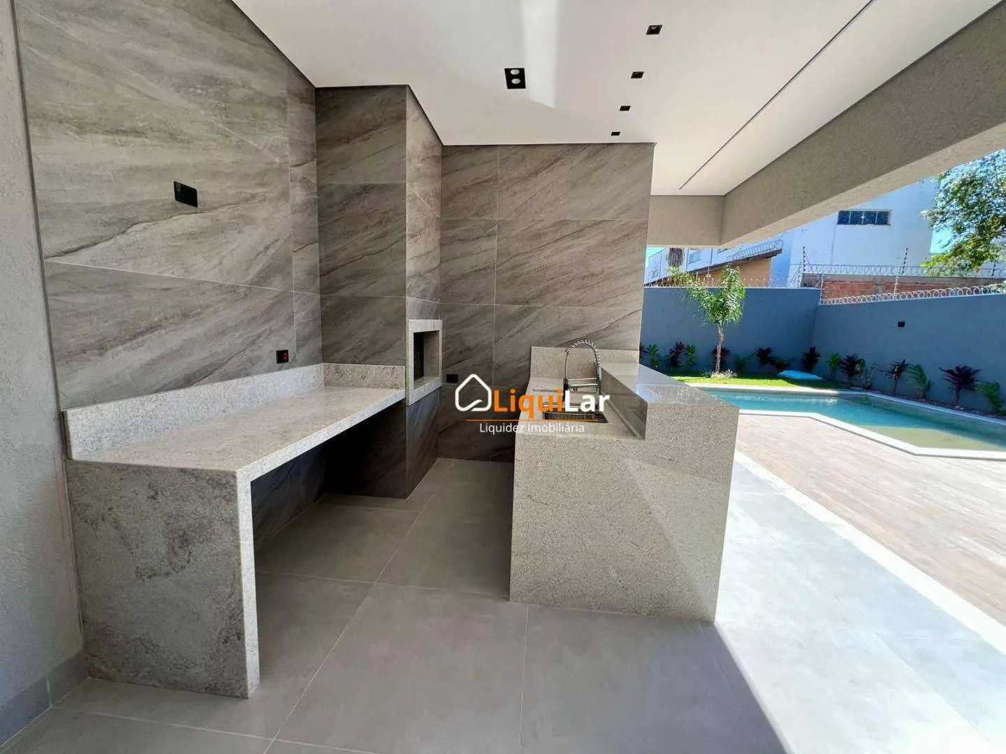 Imagem Casa de Alto Padrão no Carandá Bosque com 3 Suítes, Piscina Aquecida e Amplo Quintal