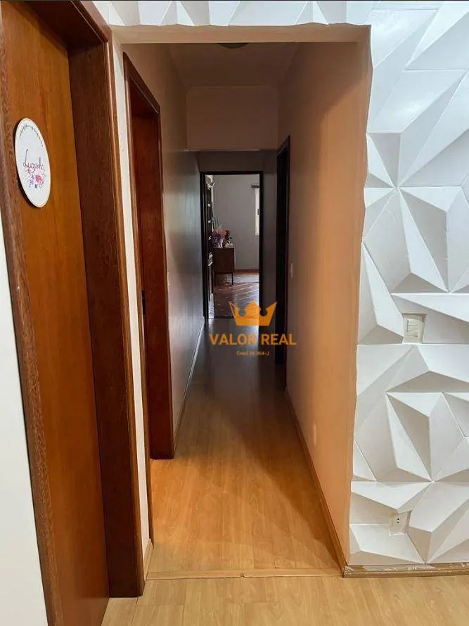 Imagem Casa de noivos em rua tranquila e com segurança. AT 394 m2, 3 Dorm, 2 Suites, Salão de Festas, R$ 790.500