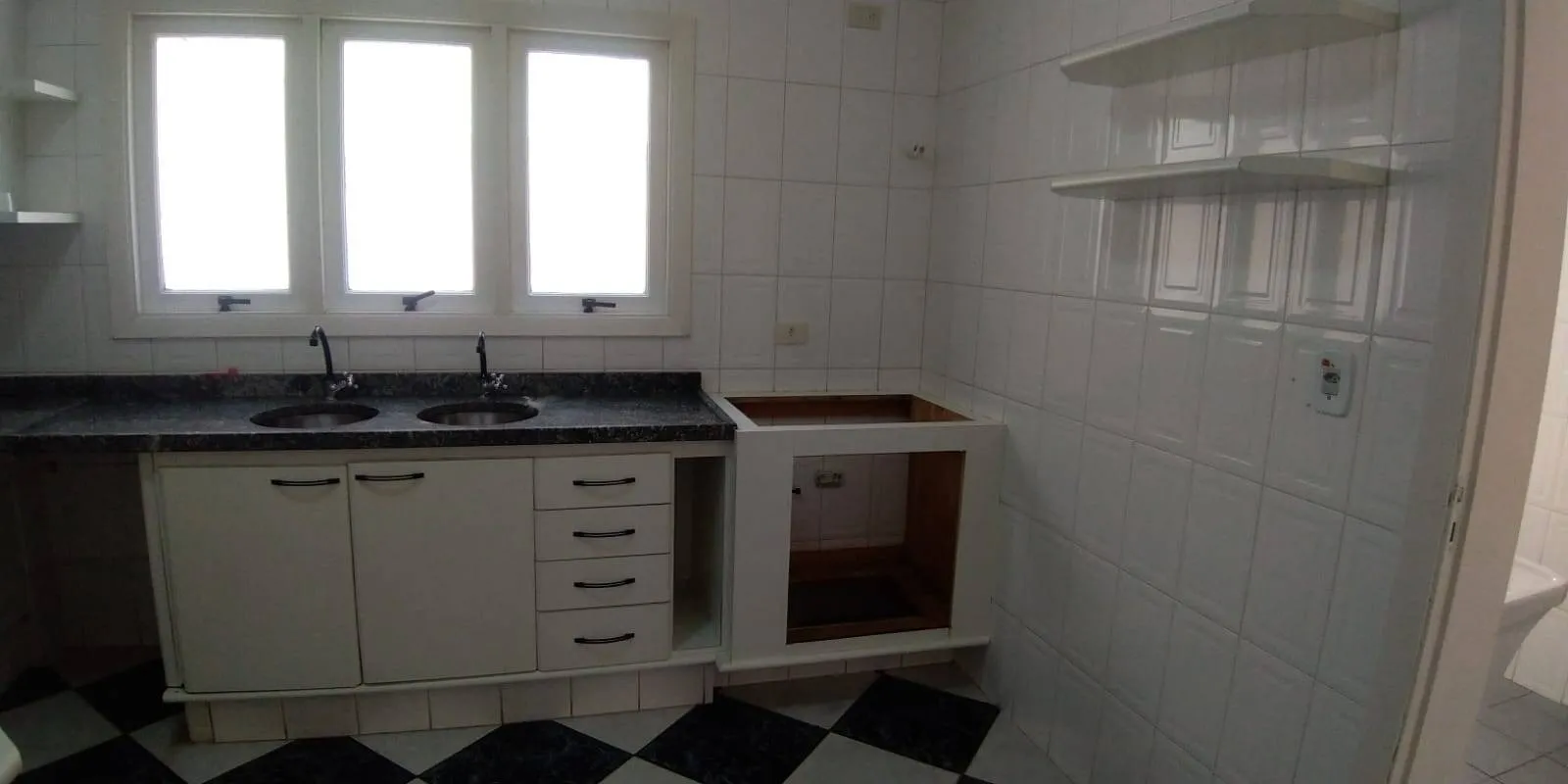 Imagem Casa Luxuosa em Alphaville 5 - Santana de Parnaíba/SP, Frente à Praça, Com 4 Quartos e Lazer Completo