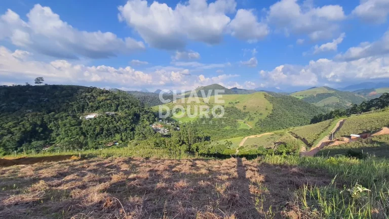 Imagem Terreno em condomínio, com 738 m² e vistas cinematográficas para as montanhas!