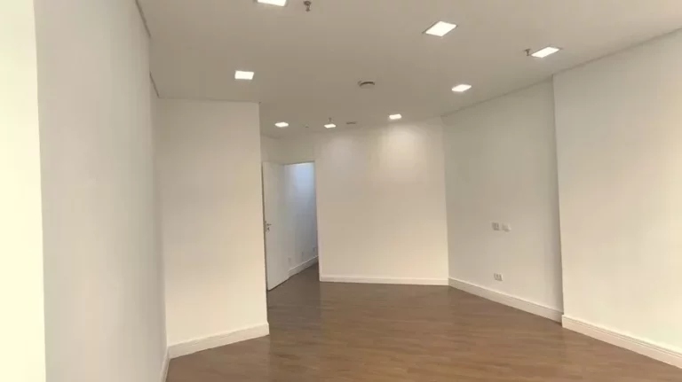 Imagem SALA COMERCIAL DE 53M² PARA LOCAÇÃO, COM 2 BANHEIROS, 1 VAGA - ED. GOLDEN OFFICE - EM JUNDIAÍ SP