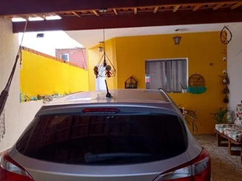 Imagem VENDA DE SOBRADO NO NOVO HORIZONTE, EM MOGI DAS CRUZES/SP, 89m² com 2 quartos, sala, cozinha, quintal espaçoso e garagem coberta. CONSULTE-NOS.