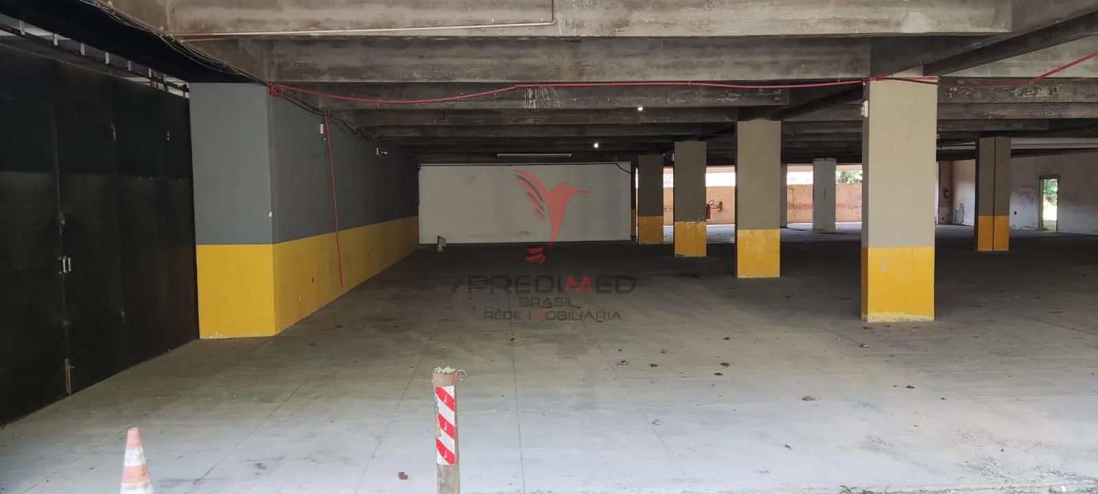 Imagem Galpão para venda com pé direito de 3 metros e com mais um terreno