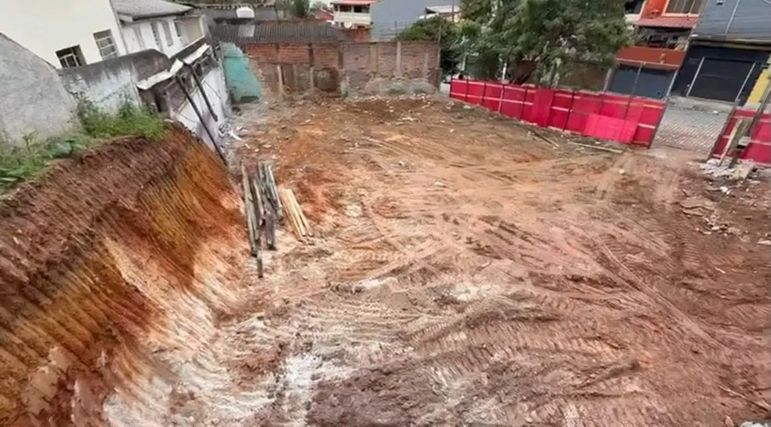 Imagem VENDO EXCELENTE TERRENO NO BAIRRO JARDIM UBIRAJARA!