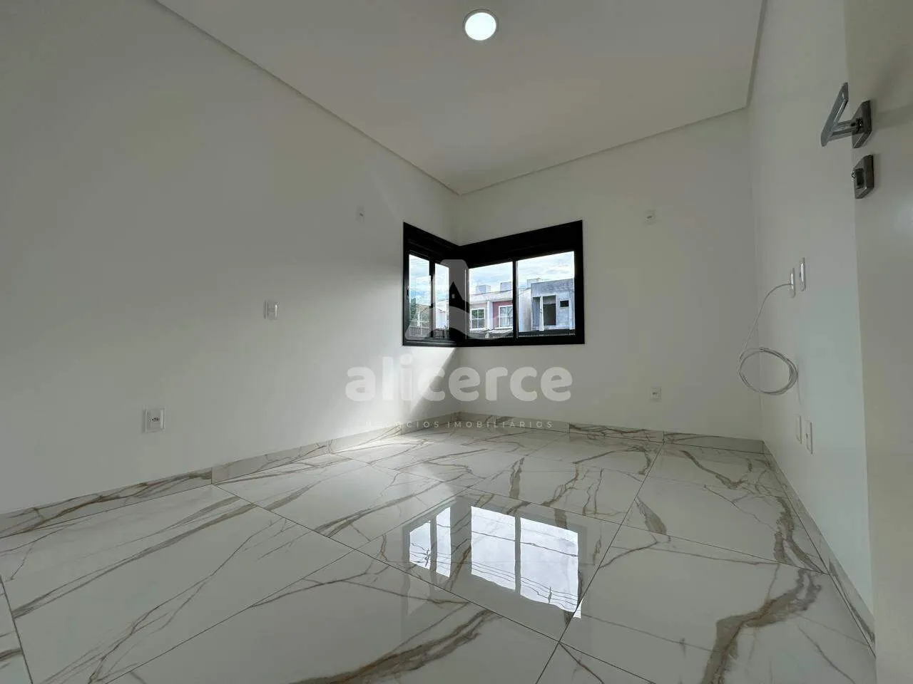 Imagem Casa mobiliada ampla, 3 dormitórios com suíte em São José - SC