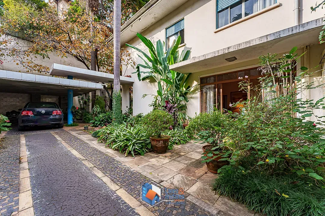 Imagem Casa para venda em Pacaembu com 3 quartos, sendo 1 suíte, 320m²