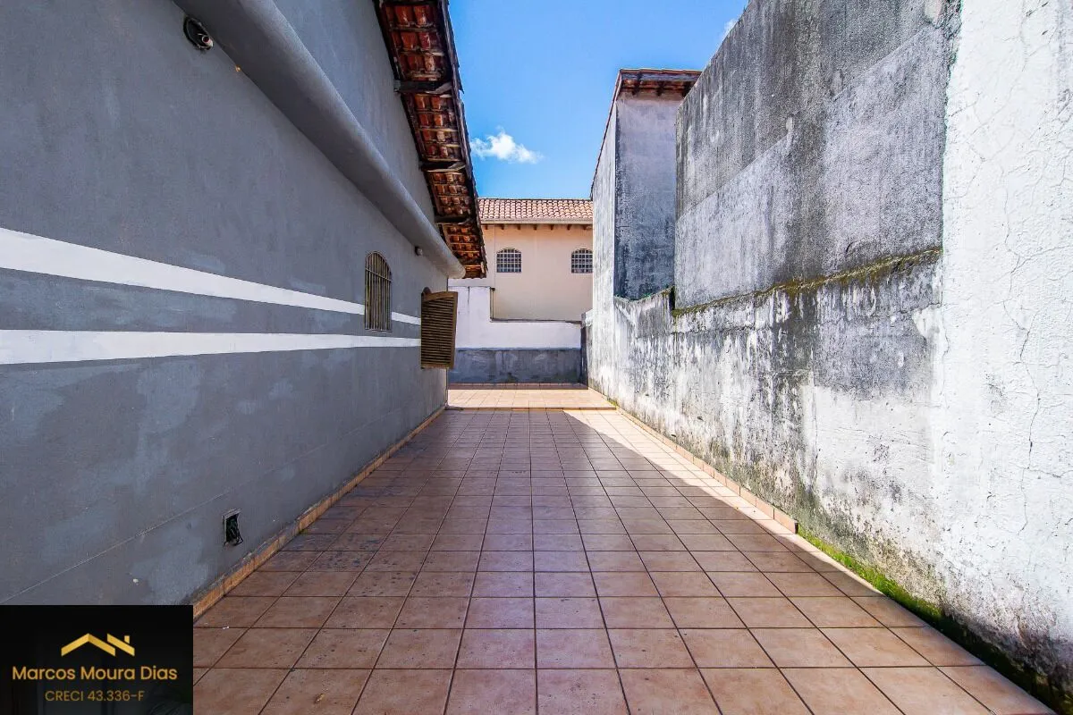 Imagem Casa no Jardim Esmeralda, 3 vagas de garagem, 4 quartos e Churrasqueira- região Rio Pequeno