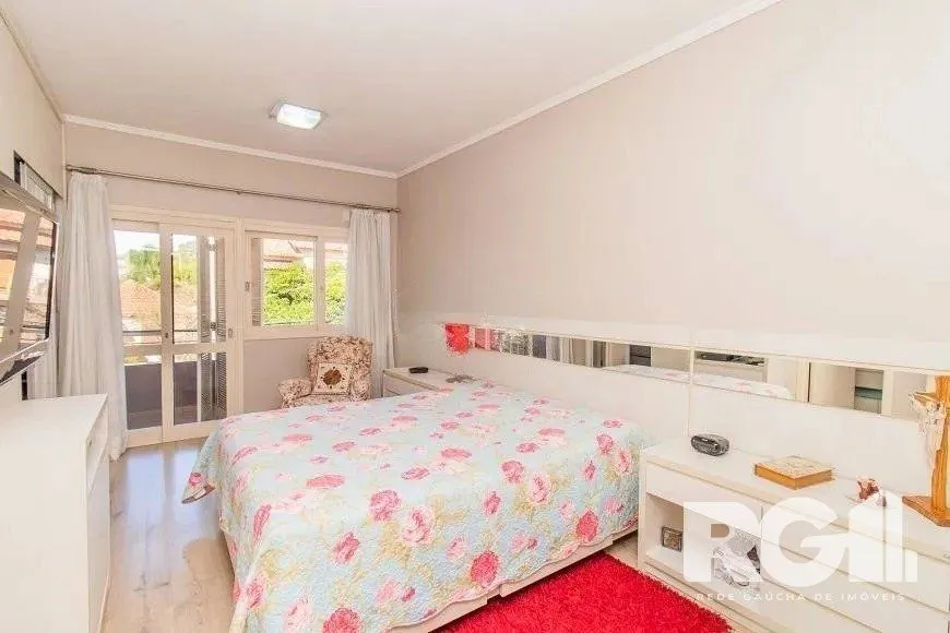 Imagem Casa com piscina, 3 suítes, desocupada, Rua Leite de Castro- Jardim Itu Sabará