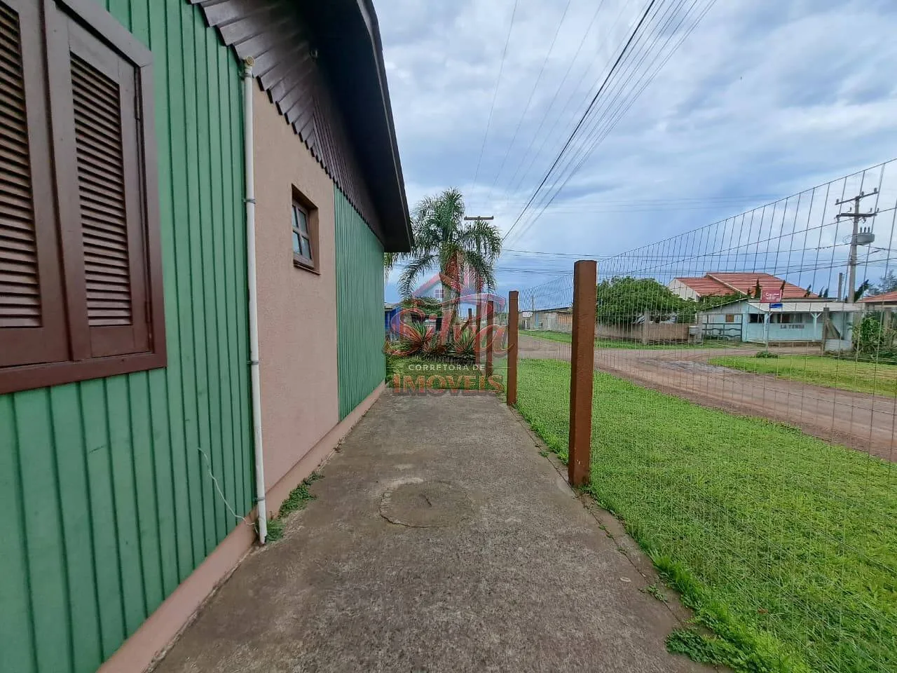 Imagem Casa 3 dormitórios de esquina em Albatroz