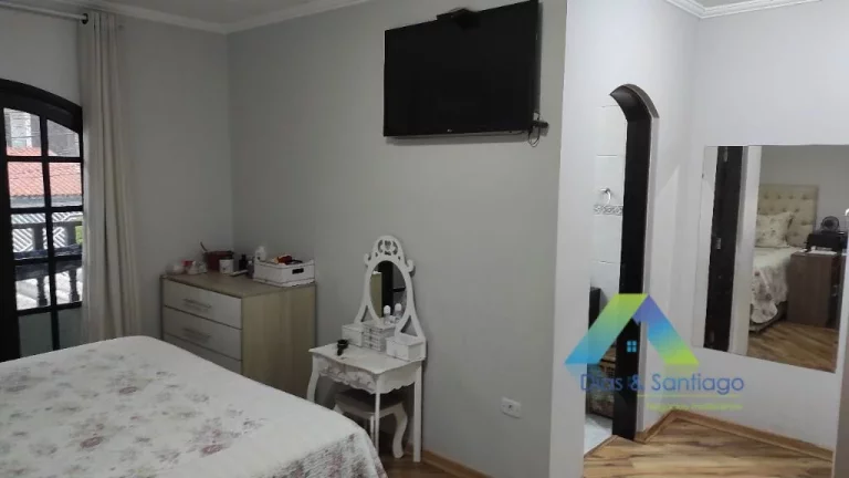 Imagem PARQUE ORATÓRIO Sobrado, 230M², 4 dormitórios, 1 suíte, varanda gourmet, 4 vagas de garagem com ótima localização e valor !!!
