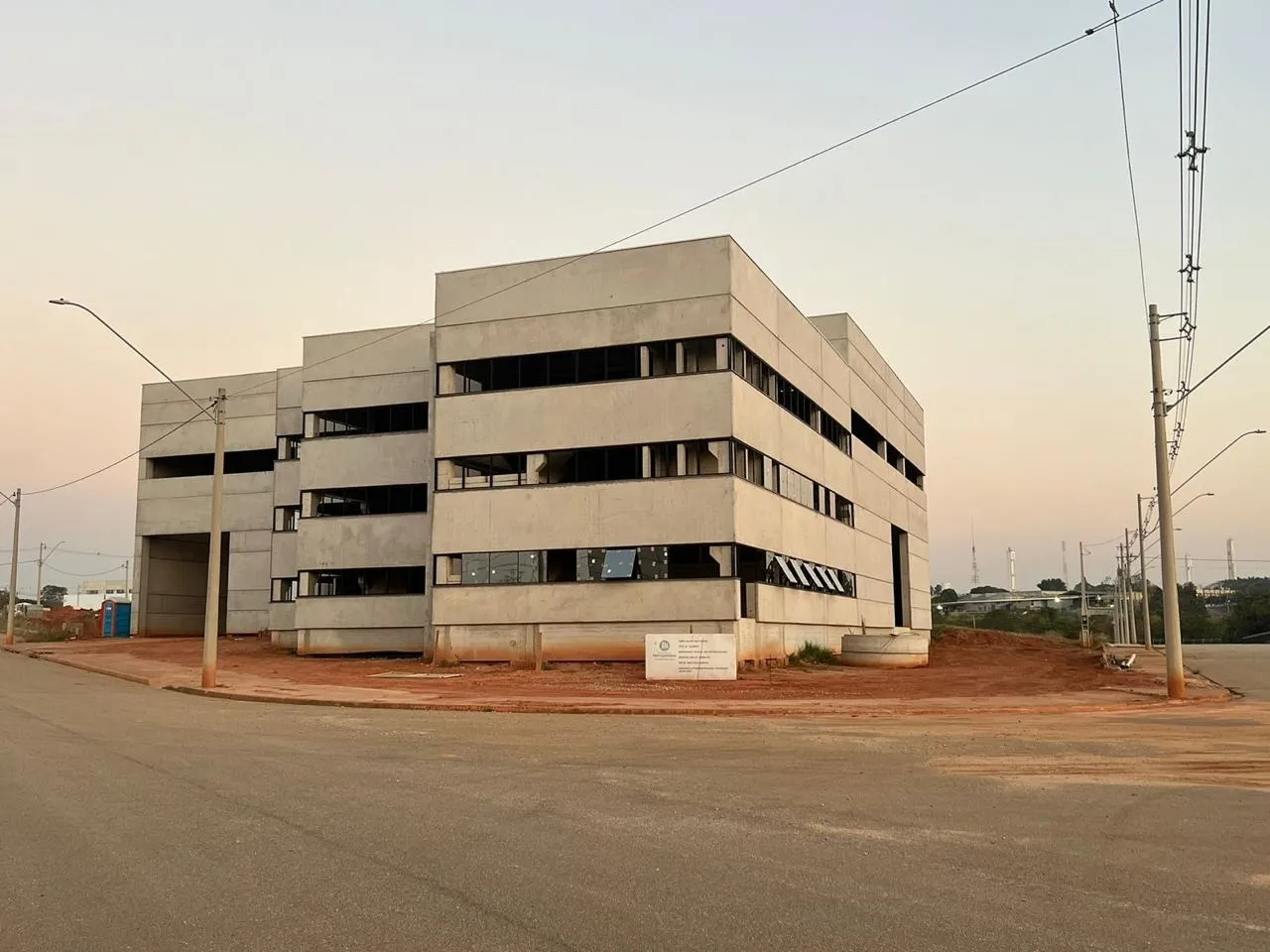 Imagem Galpão Comercial de Alto Padrão com Estrutura Completa para Indústria