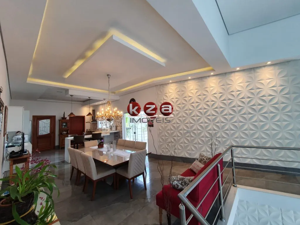 Imagem Casa de luxo no Condomínio Portal do Lago: 4 suítes, 3 salas, 7 banheiros, 2 vagas, 541m² em Valinhos-SP. Venda ou locação.