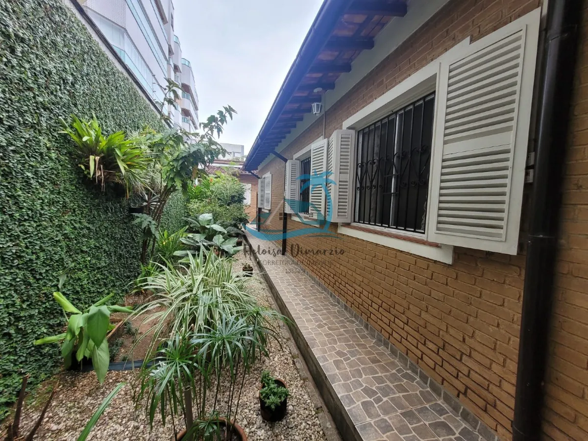 Imagem Excelente casa térrea com 5 dormitórios a venda à 200 metros da orla do Itaguá em Ubatuba.