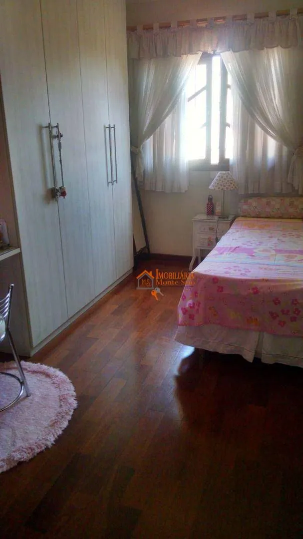 Imagem Sobrado com 3 dormitórios à venda, 191 m² por R$ 780.000,00 - Jardim Santa Clara - Guarulhos/SP