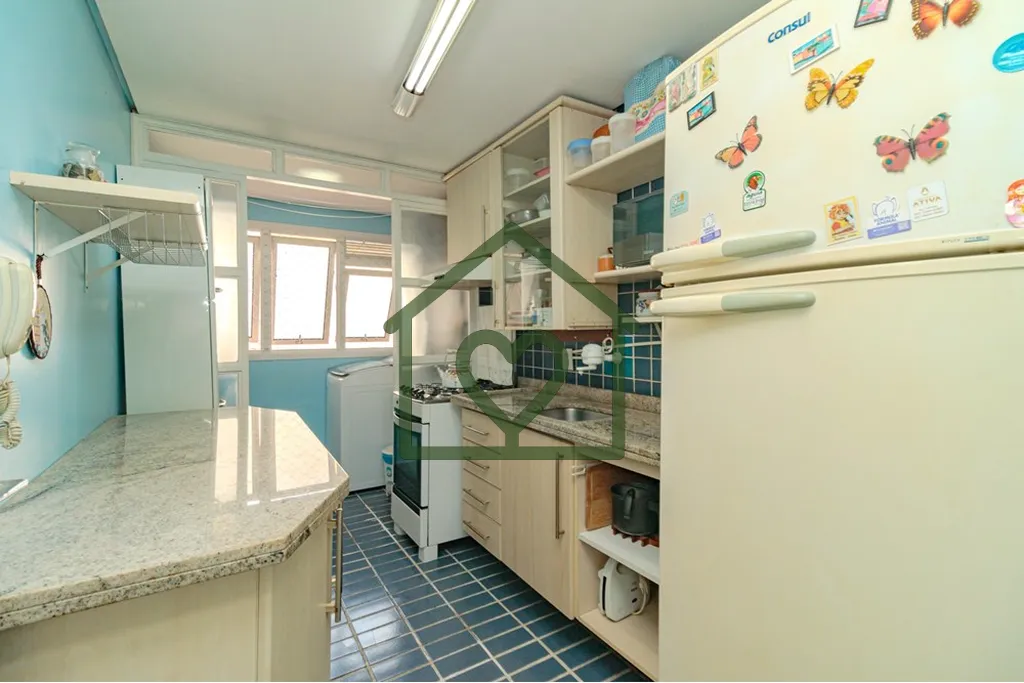 Imagem Apartamento com 84m² privativos, três dormitórios, sendo uma suíte, dois banheiros, sacada com l...