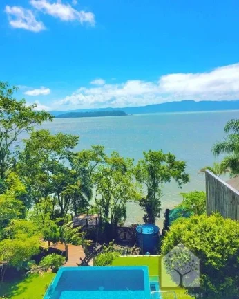 Imagem Mansão pé na areia em meio à natureza no Sambaqui