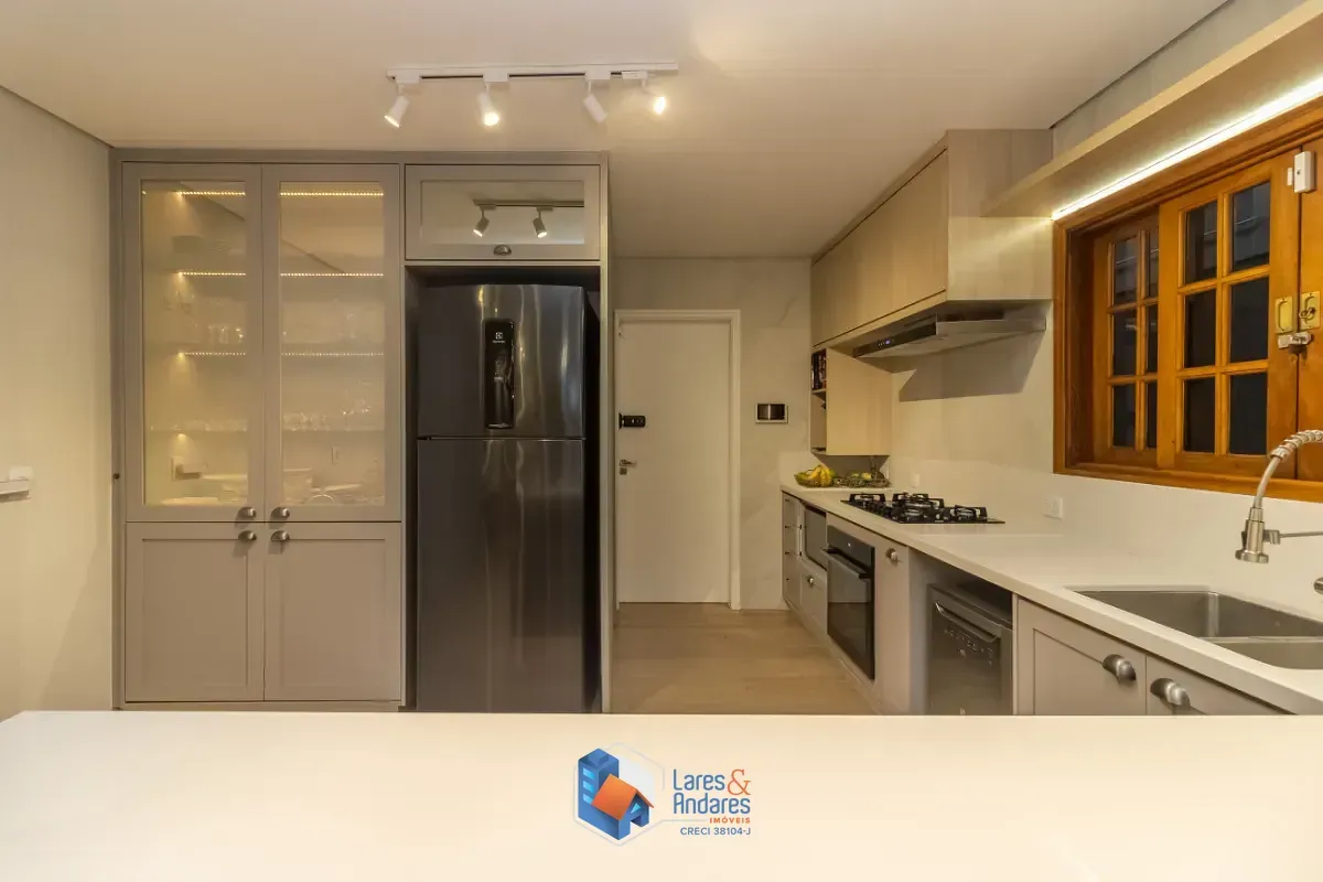 Imagem Sobrado para venda em Santa Teresinha com 3 quartos, sendo 3 suítes, 185m²