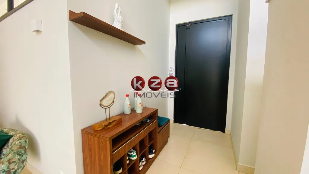 Imagem Casa de Luxo à Venda em Condomínio Exclusivo em Valinhos-SP: 3 quartos, 3 suítes, 3 salas, 5 banheiros, 2 vagas de garagem, 317m².