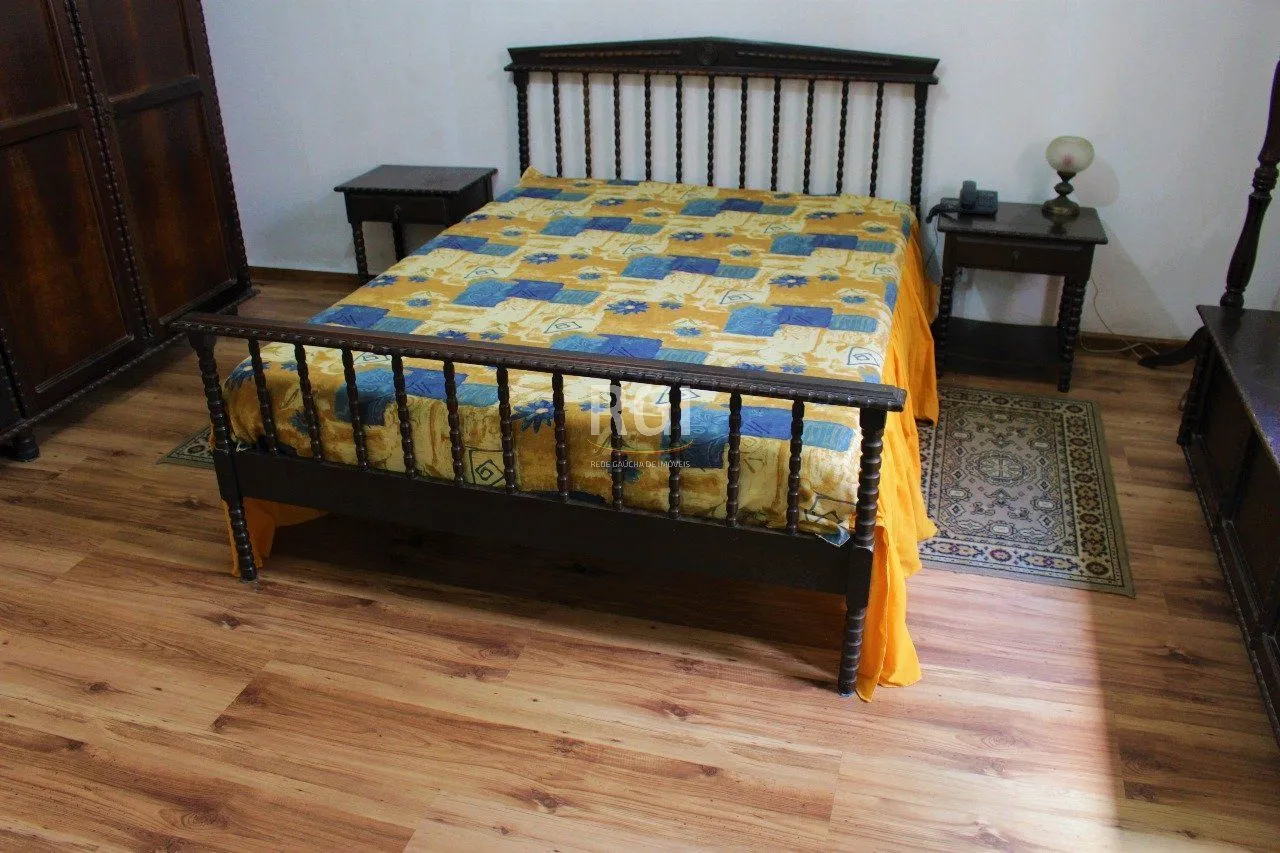Imagem Casa para Venda - 208m², 3 dormitórios, 1 vaga - Partenon