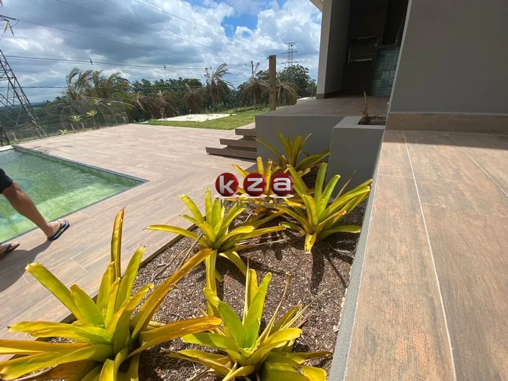 Imagem Casa de Luxo em Condomínio Campo de Toscana, Vinhedo-SP: 4 Quartos, 4 Suítes, 3 Salas, 6 Banheiros, 6 Vagas, 328m². Venda ou Locação.