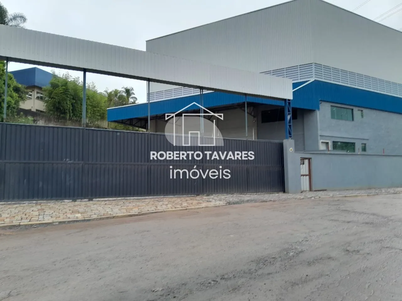 Foto do imóvel Galpão para Locação - 3 Docas - 1 Rampa - 10 Vagas de garagens - Junto a Rod. Régis Bittencourt (BR116). em Parque Paraiso, Itapecerica da Serra - SP