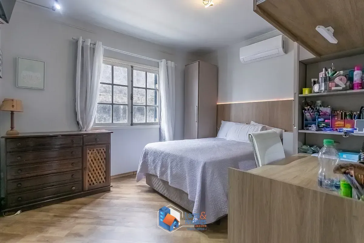 Imagem Sobrado para venda em Vila Império com 3 quartos, sendo 1 suíte, 219m²
