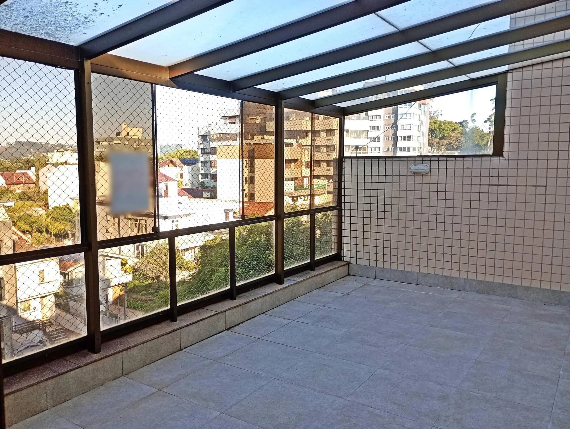 Imagem Cobertura com vista para o Guaíba, suíte e 2 vagas