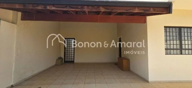 Imagem Localizada em um tranquilo bolsão residencial, com terreno plano e posição estratégica, este sob...