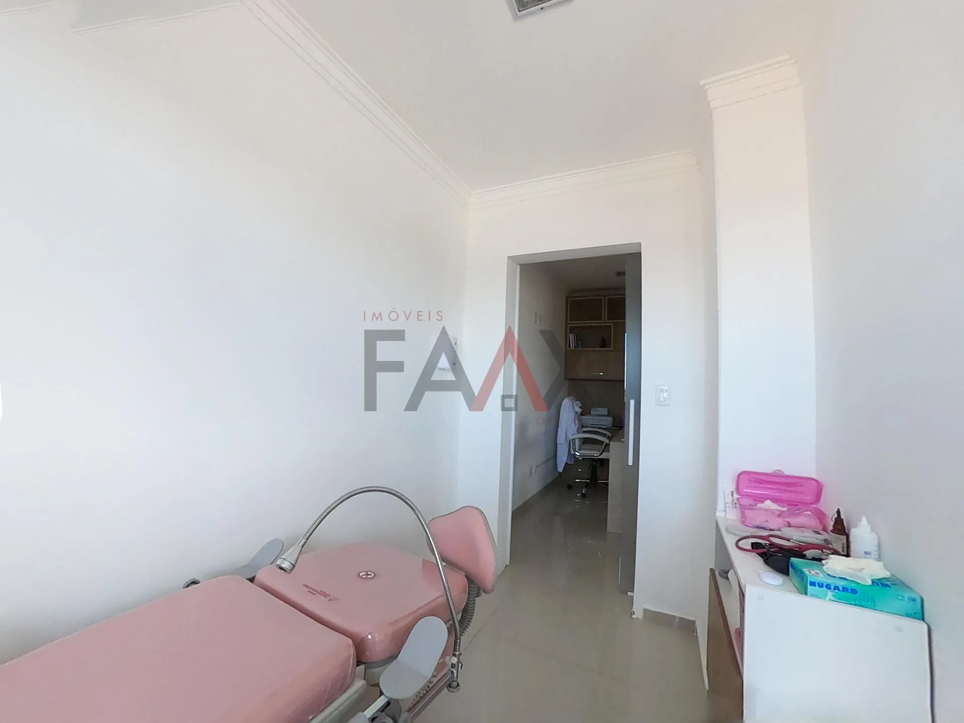 Imagem Sala Comercial no centro próximo do Hospital Santa Tereza e de Igrejas e comerci