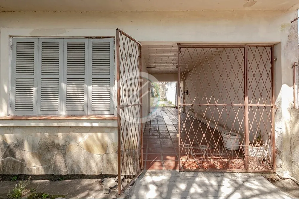 Imagem Venha conhecer este incrível terreno residencial à venda no Bairro Partenon, Rio Grande do Sul! Lo...