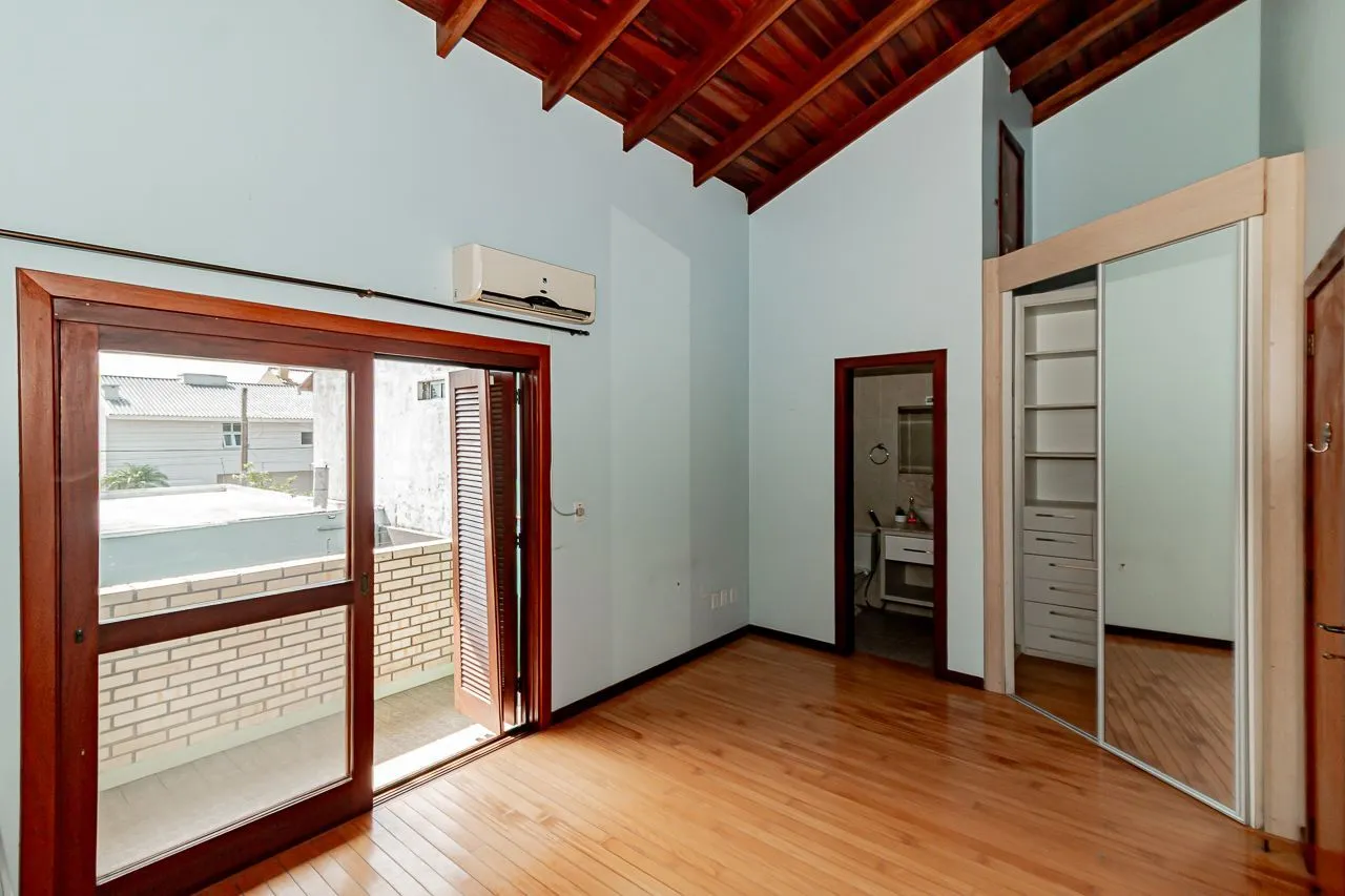 Imagem Oportunidade em Ipanema: Casa em Condomínio Fechado com Suíte Master, Hidromassagem e Alto Padrão