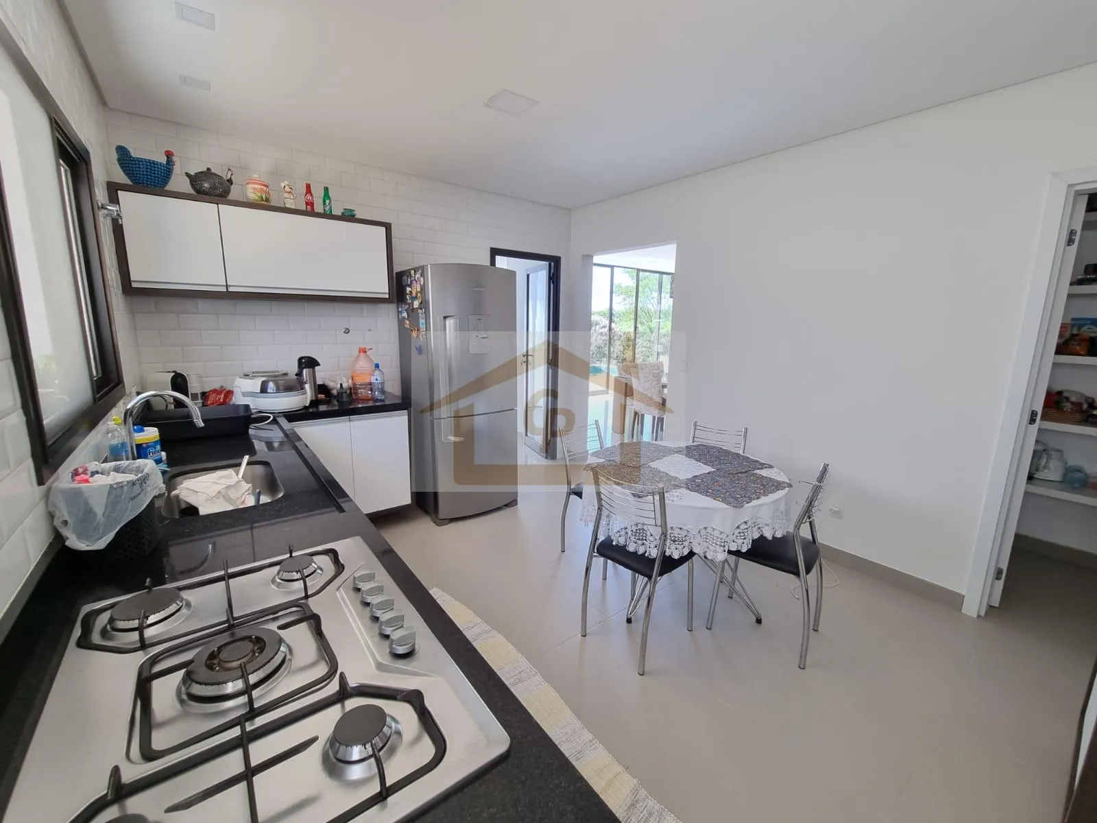 Imagem Casa com 4 quartos sendo 3 suítes, 6 vagas, Segurança e Conforto!!!