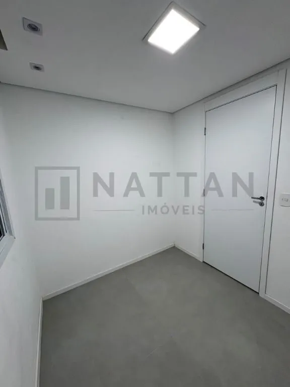 Imagem Apartamento com 2 dormitórios e suíte, 49,73 m², sacada e condomínio com piscina e academia