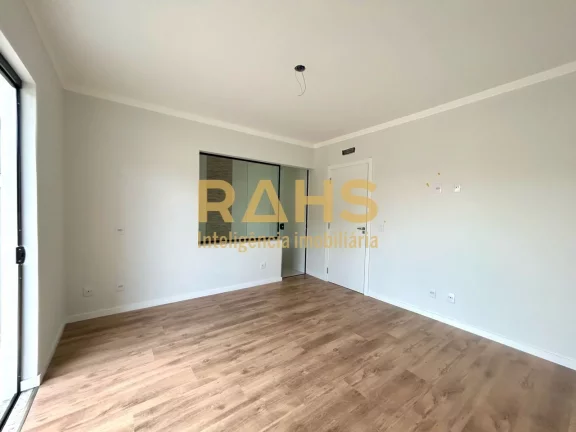 Imagem Ótimo sobrado geminado localizado no bairro Glória, próximo a Panificadora Blupão. Conta com 117...