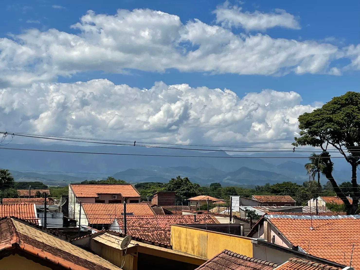 Imagem Apartamento dois dormitórios com suíte e sacada e ótima localização à venda, Bosque da Princesa, Pindamonhangaba, SP
