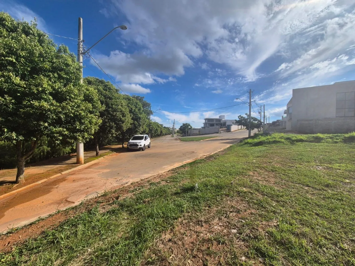 Imagem Terreno de 1219m² no Condomínio Colonial Village 2, ao Lado da Área Verde, em Localização Privilegiada!