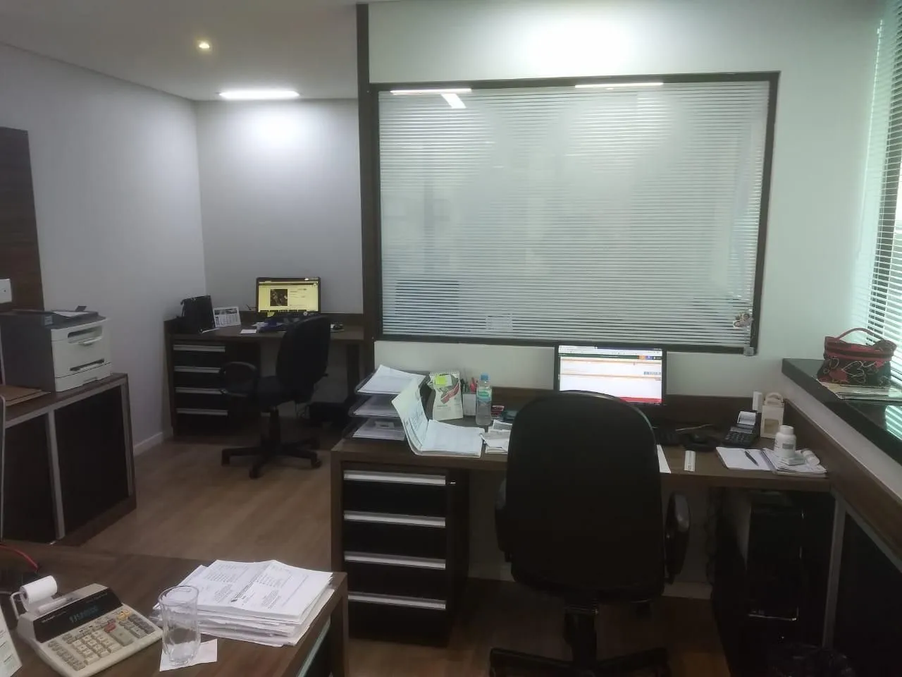 Imagem Sala de alto padrão, 52 m², vaga de garagem, Bairro Passo da Areia, mobiliada