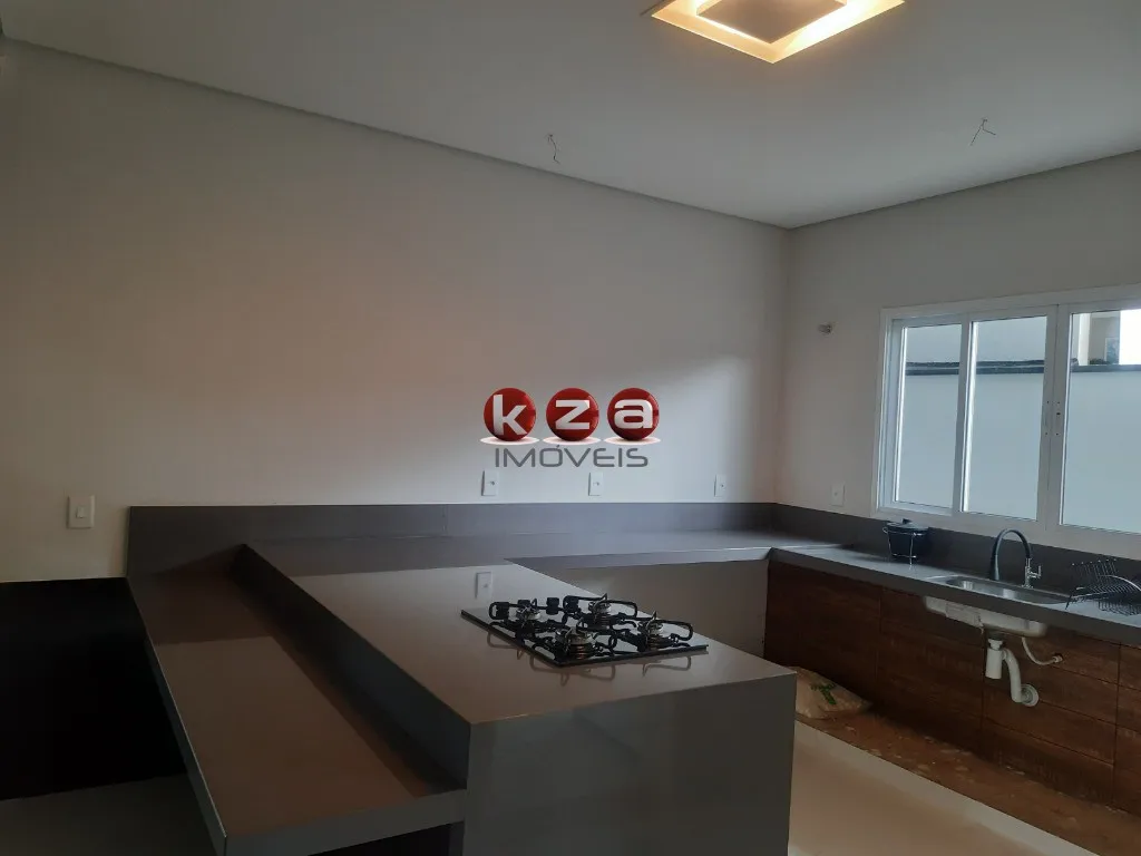 Imagem Casa de alto padrão à venda em condomínio exclusivo de Valinhos-SP, no Loteamento Residencial Santa Gertrudes: 3 quartos, 1 suíte, 2 salas, 3 banheiros, 2 vagas de garagem, 287,60 m².
