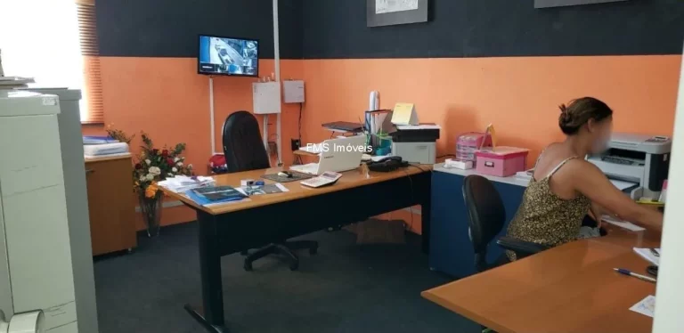 Imagem Galpão comercial à venda na Vila Fachini, São Paulo-SP - 4 salas, 6 banheiros, 4 vagas, 510 m².